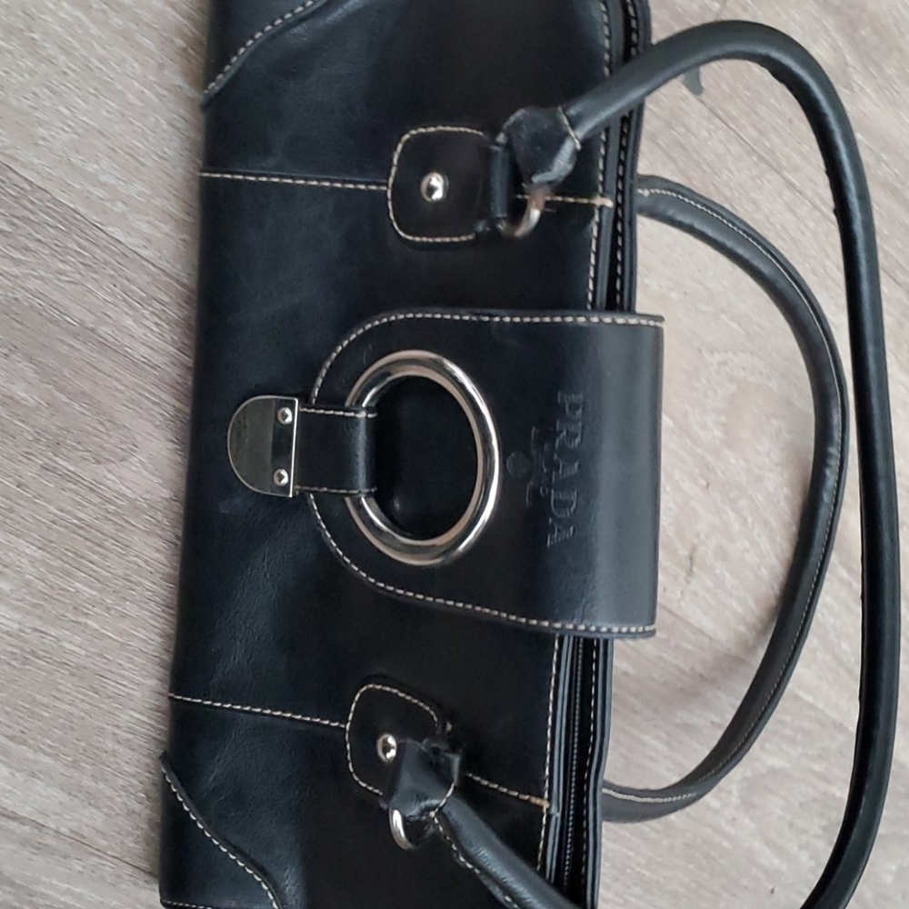 Prada - Picture 1 of 1
